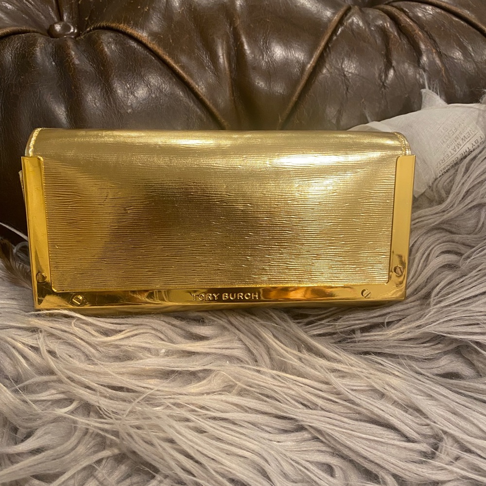 Tory Burch gold metallic sunglasses holder gold metal trim. Magnetic closure